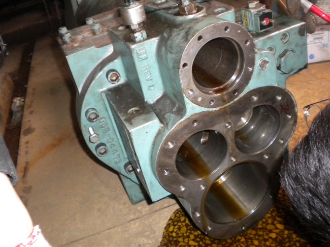 螺杆机维修现场